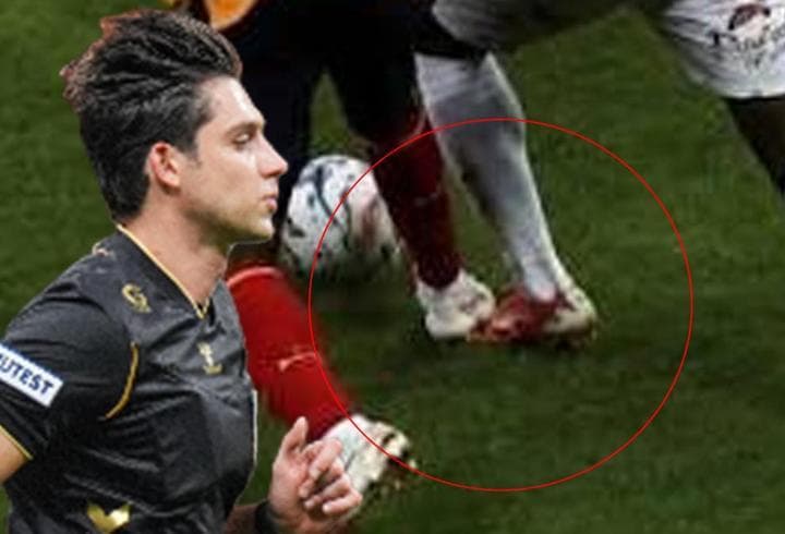 Galatasaray'ın kazandığı penaltıda karar doğru mu? Eski hakemler yorumladı...