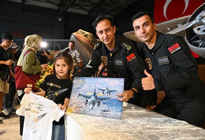 SOLOTÜRK, İstanbul'da vatandaşlarla buluştu