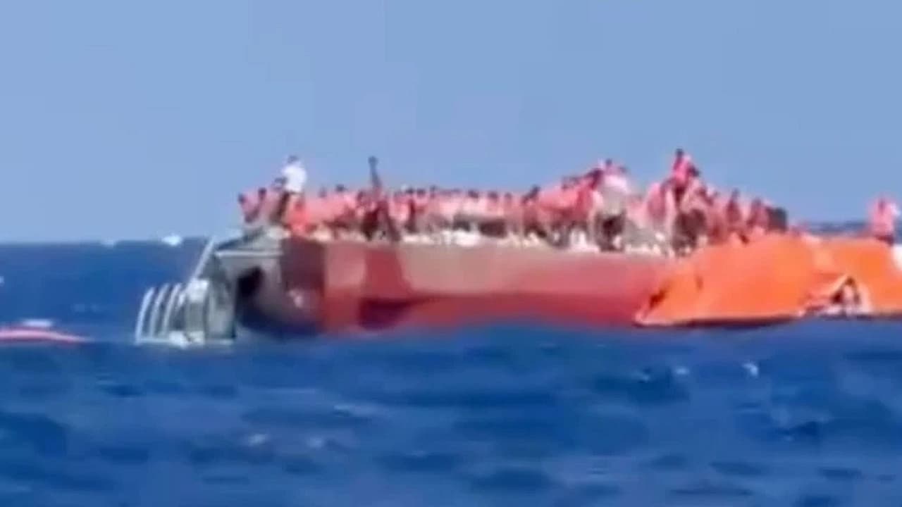 Yolcu gemisi alabora oldu: 279 kişi için kurtarma ekipleri seferber oldu