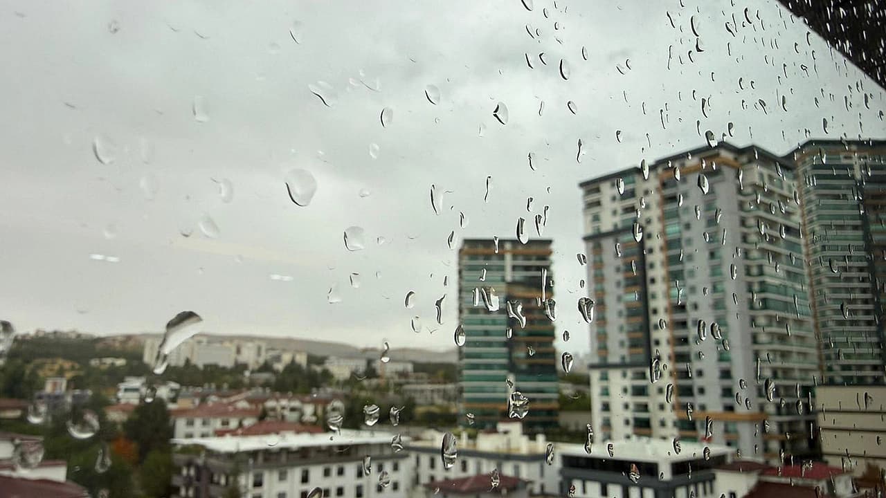 Elazığ yaza ağlayarak veda Etti