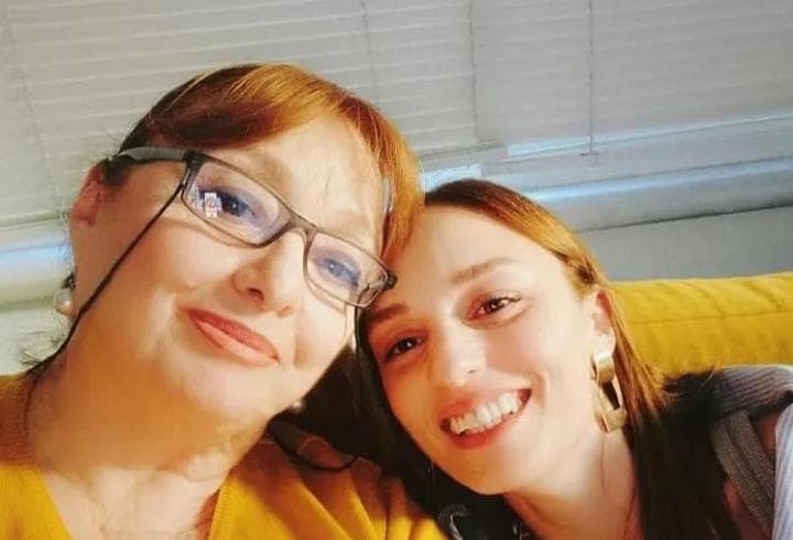 Nilperi Şahinkaya Annesinin Ölüm Yıl Dönümünde Paylaştı: Yürek Burak Mesaj: “Yüz Yıldır Yalnız Gibiyim”