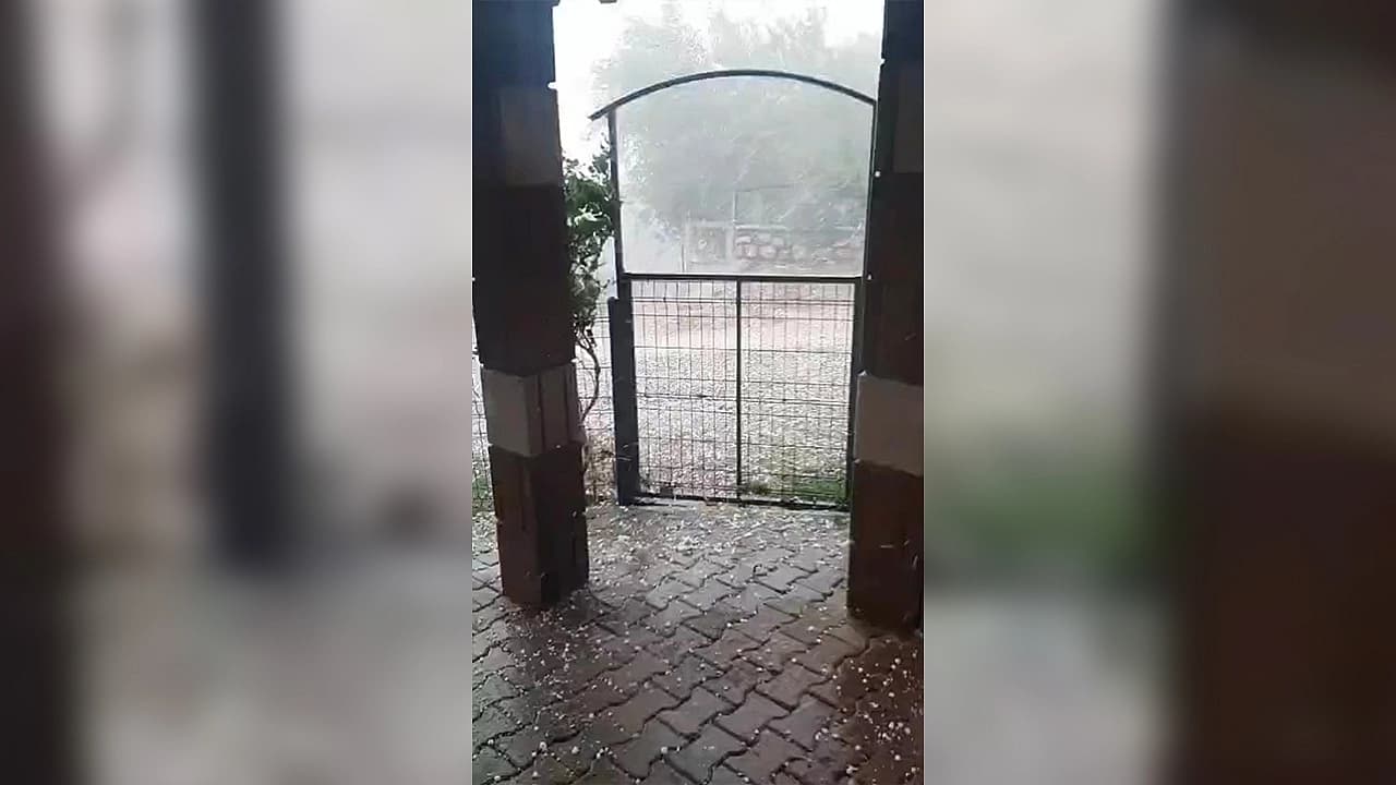Karakoçan’da fırtına ve dolu hayatı olumsuz etkiledi