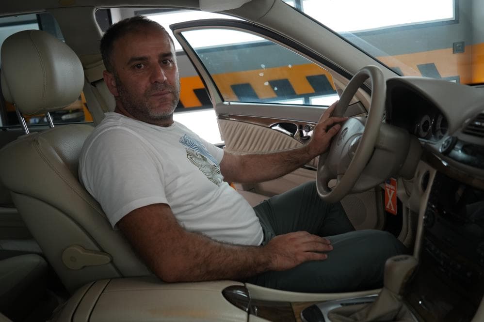 Mercedes marka aracı gümrükte buzdolabı gösterdiler