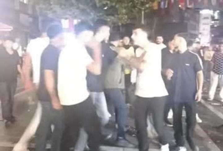 Poizi Konserinde Tekmeli Yumruklu Kavga; Polis Müdahale Etti