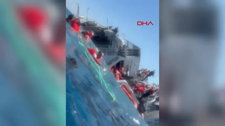 Girne açıklarında alabora olan gemiden yeni görüntüler ortaya çıktı