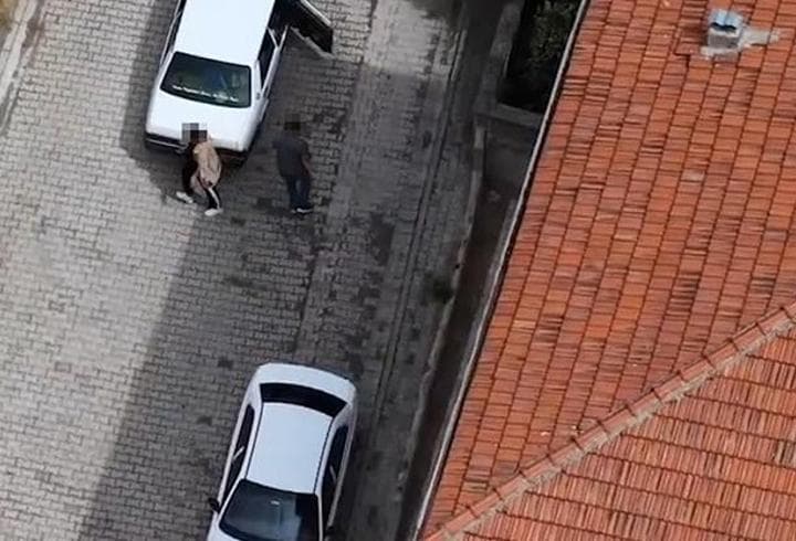 Polisten kaçtı ama drone'dan kaçamadı! Yolcuyla yer değiştirirken görüntülendi
