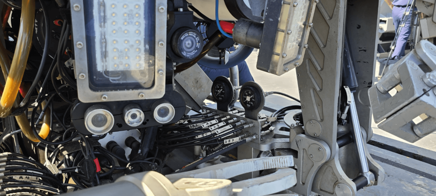 TCG Işın gemisi bölgede. Girne'deki feribot faciasında geminin enkazına robotla dalış yapılacak