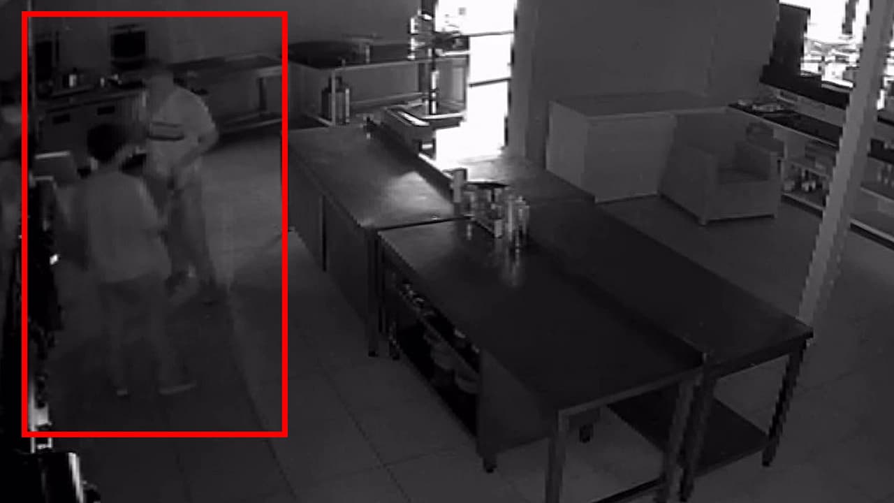 Elazığ’da hırsızlığın böylesi: Önce çaldılar sonra karınlarını doyurdular