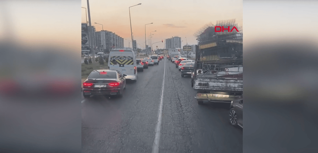 Diyarbakır’da örnek davranış: İtfaiyeye “fermuar yöntemiyle” yol verdiler