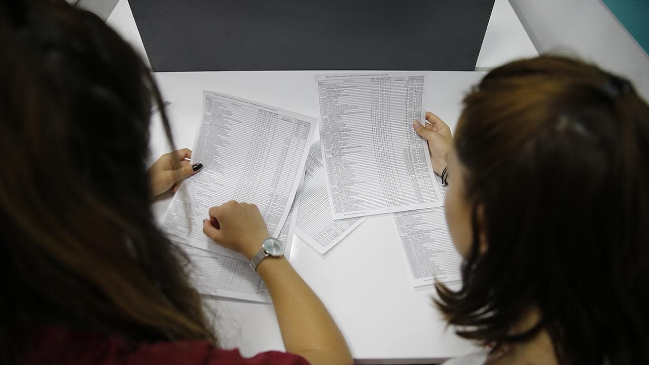 2026 Yükseköğretim Kurumları Sınavı (2026-YKS) yerleştirme sonuçlarına göre, sayısal puan türünde ilk 1000'e giren adaylardan 490'ı tıp, 434'ü mühendislik programlarını tercih ederken sözelde ilk 1000'e girenler en fazla tarih, eşit ağırlıkta ilk 1000'e girenler ise en fazla hukuk programlarına yerleşti.