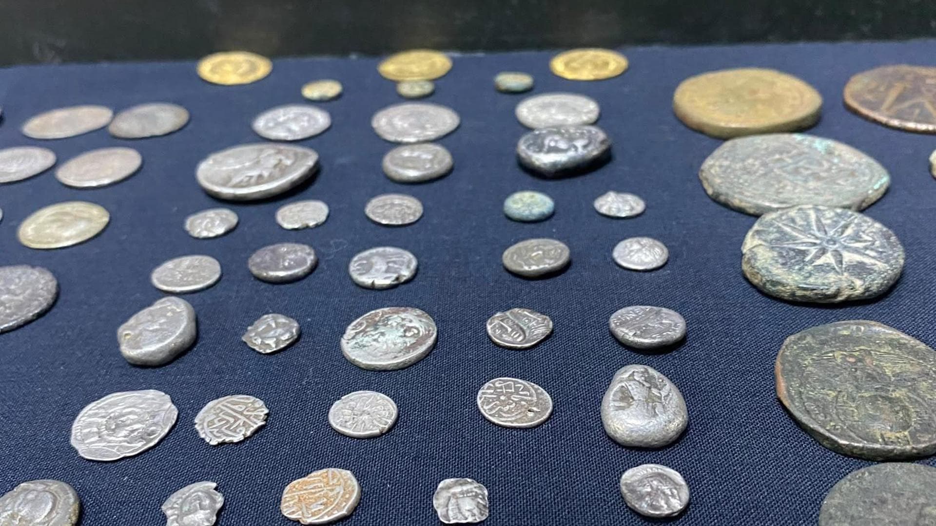 Beykoz’da tarihi eser operasyonu: 402 adet sikke ve obje ele geçirildi