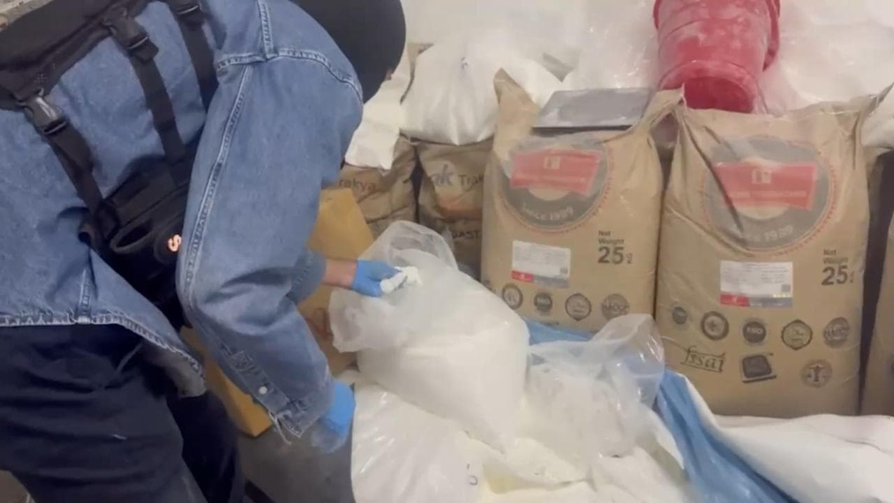 İstanbul'da zehir tacirlerine operasyon: 297 kilogram uyuşturucu ele geçirildi