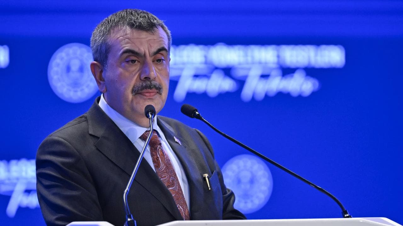 Bakan Tekin açıkladı: Okullarda ara tatil kaldırılacak mı?