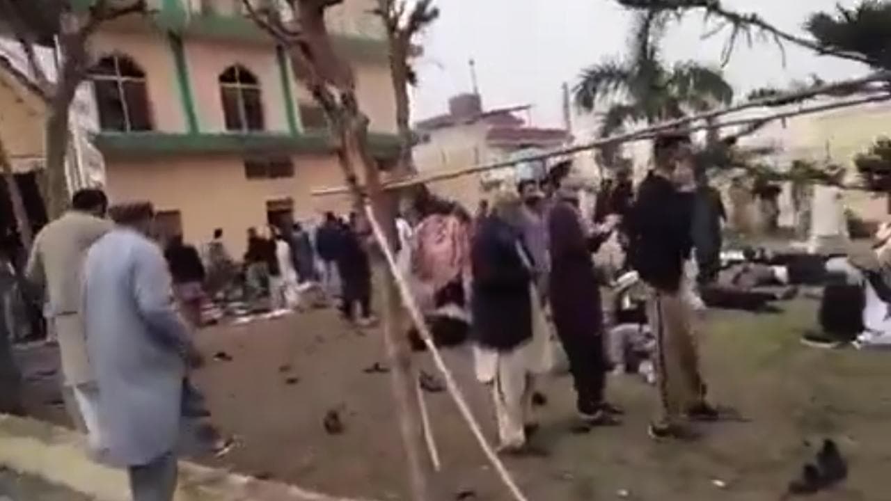 Pakistan'da cami yakınındaki patlamalarda hayatını kaybedenlerin sayısı 23'e yükseldi
