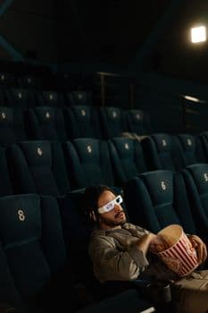 Film İzlemek İçin En İdeal Yer Sinema Değil Bu Site